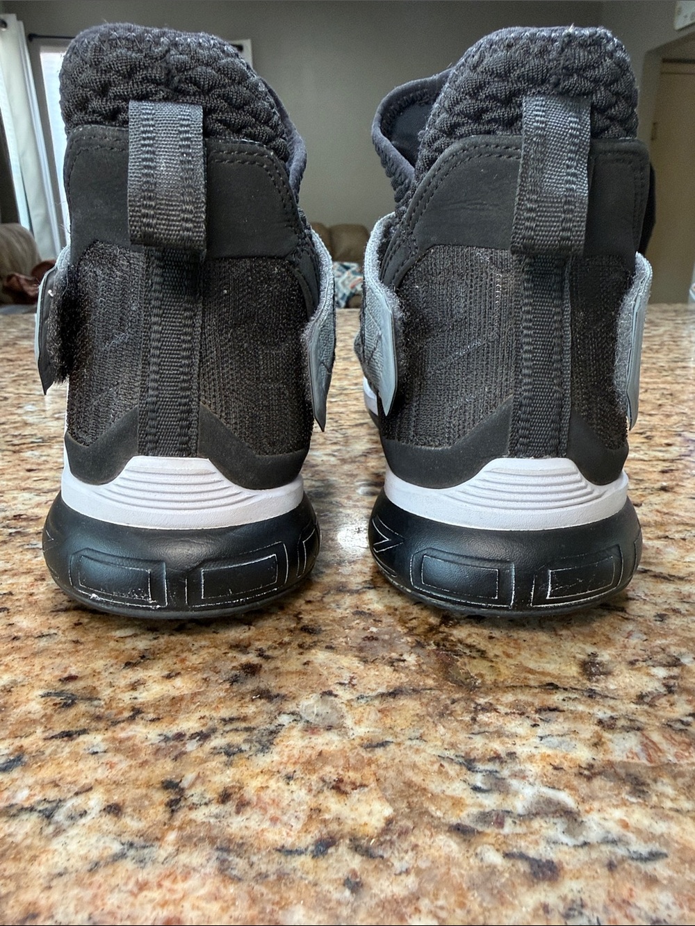 Nike LeBron Soldier XII  Air Raid size 8 mens black and gray basketball - Picture 3 of 8